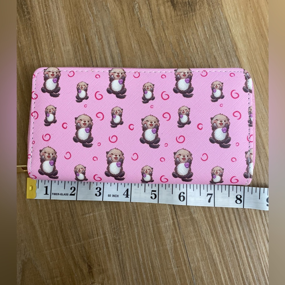 ❤️❤️NWOT Vancouver Pink Playful Otters Full Size Zippered Wallet - Picture 5 of 5